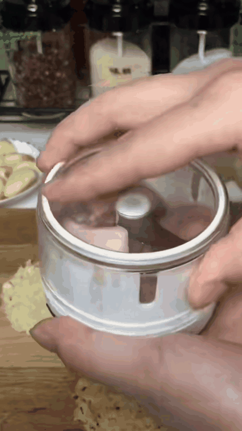 mini-picadora-manual-gif-3.gif